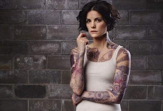 Ponto Cego: A origem das tatuagens de Jane e o que elas significam