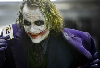 Heath Ledger interpretou o Coringa em Batman: O Cavaleiro das Trevas