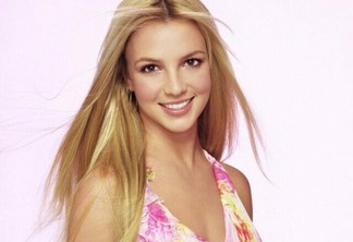 Britney Spears anuncia noivado e ganha conselho de ouro de atriz da Netflix