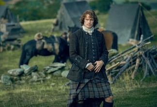 Ator indica que não usa nada por baixo de saia escocesa em Outlander