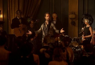 RED NOTICE - (Pictured) Chris Diamantopoulos is Sotto Voce. Cr: Frank Masi/NETFLIX © 2021