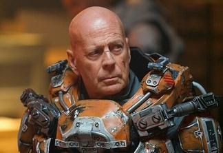 Bruce Willis no filme Invasão Cósmica