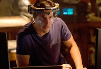 Keanu Reeves como William Foster em Cópias: De Volta à Vida