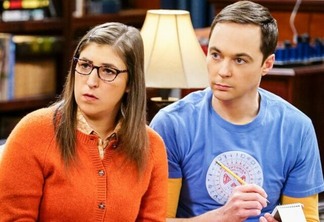 Mayim Bialik e Jim Parsons vivem Amy e Sheldon em The Big Bang Theory