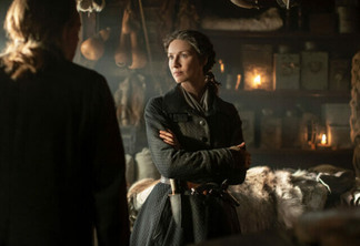 Caitriona Balfe como Claire Fraser em Outlander
