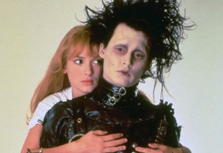 Winona Ryder e Johnny Depp em Edward Mãos de Tesoura