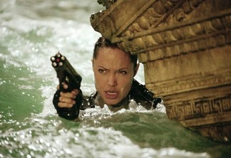Angelina Jolie como Lara Croft em Tomb Raider 2: A Origem da Vida