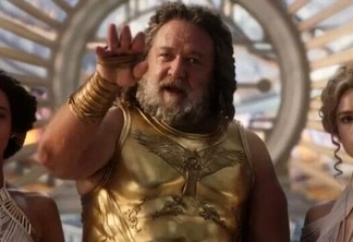 Russel Crowe como Zeus em Thor: Amor & Trovão