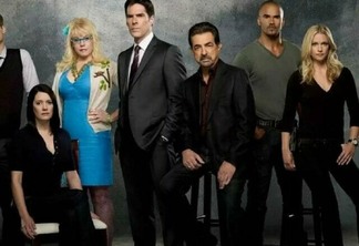 Personagens de Criminal Minds no pôster da série.