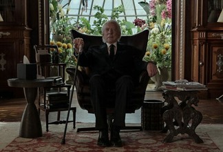 Donald Sutherland interpretando Sr. Harrigan