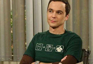 Jim Parsons como Sheldon em The Big Bang Theory.
