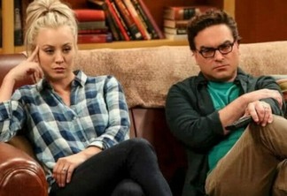 Kaley Cuoco e Johnny Galecki em The Big Bang Theory.
