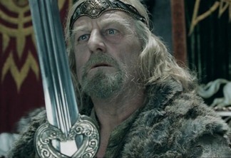 Bernard Hill como Théoden em O Senhor dos Anéis: As Duas Torres