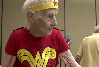 Mulher-Maravilha | Idosa celebra aniversário de 103 anos vestida como a heroína
