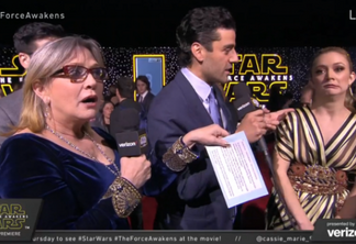 Star Wars 7 | Carrie Fisher fala palavrão várias vezes no tapete vermelho da premiere
