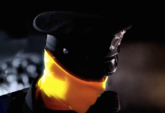 Watchmen | Novas fotos do set mostram misterioso cavaleiro encapuzado