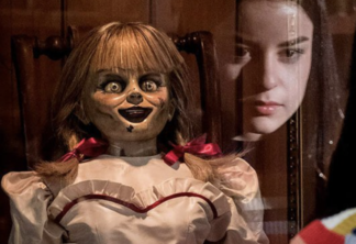 Nova cena de Annabelle 3 traz terror embaixo das cobertas