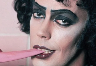 Dr. Frank-N-Furter – Rocky Horror Picture Show|O personagem que vai de Travesti a Transexual, é um ícone do cinema. O filme é um clássico, e traz um personagem LGBTQ como um dos principais.