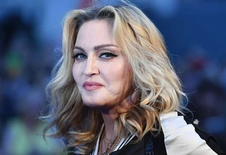 Almodóvar diz que Madonna o tratou como "idiota" e deu em cima de Banderas