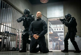 Jason Statham é o protagonista de Infiltrado