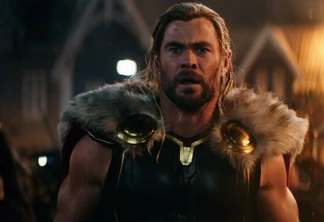 Chris Hemsworth como Thor em Thor: Amor e Trovão.