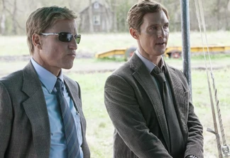 Matthew McConaughey e Woody Harrelson em True Detective