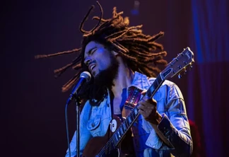 Bob Marley canta e toca guitarra em Bob Marley: One Love