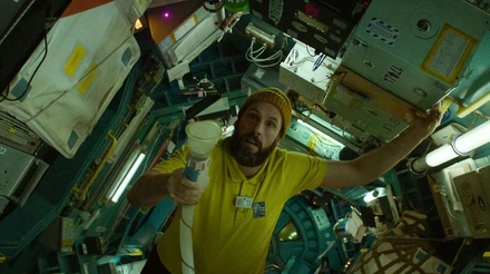 Cena do filme O Astronauta da Netflix