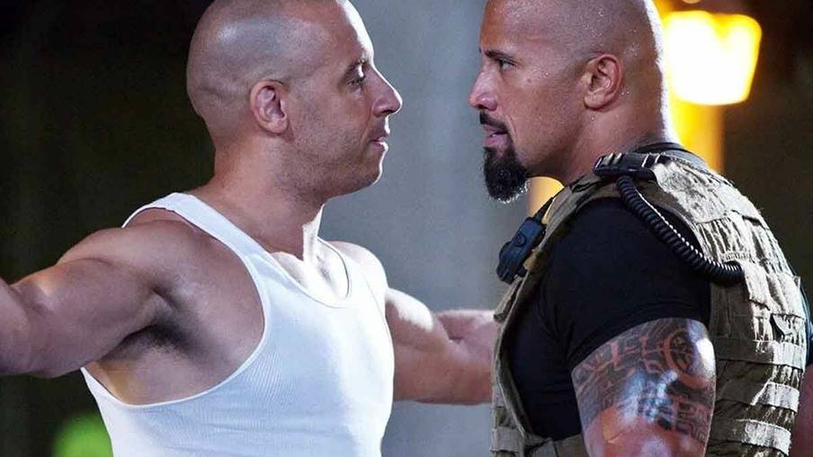 Vin Diesel e The Rock na franquia Velozes e Furiosos.