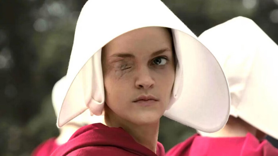 Madeline Brewer em The Handmaid's Tale