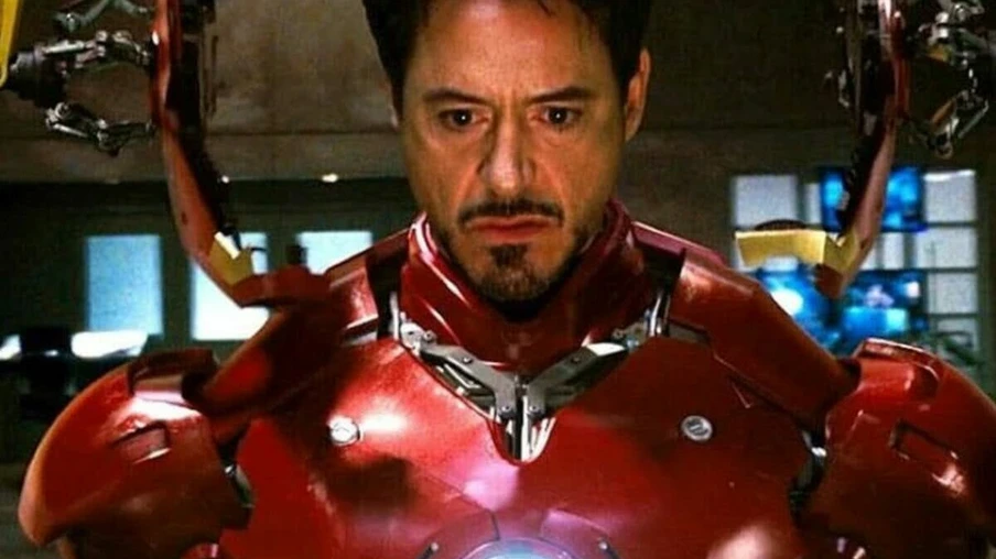 Robert Downey Jr. como Homem de Ferro