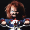 Chucky em pôster de O Brinquedo Assassino.