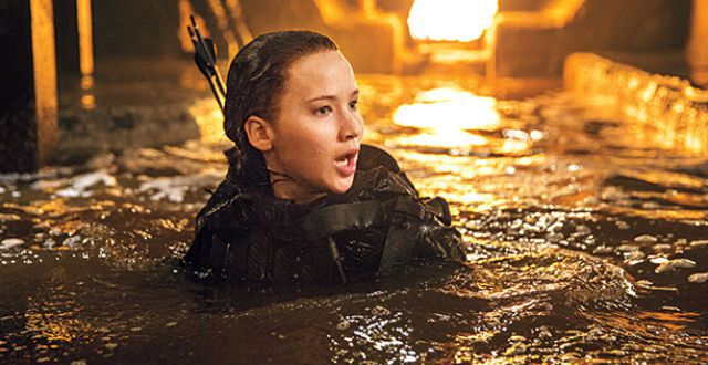 Jogos Vorazes: A Esperança – O Final | Katniss molhada e com sangue nos olhos em novas fotos