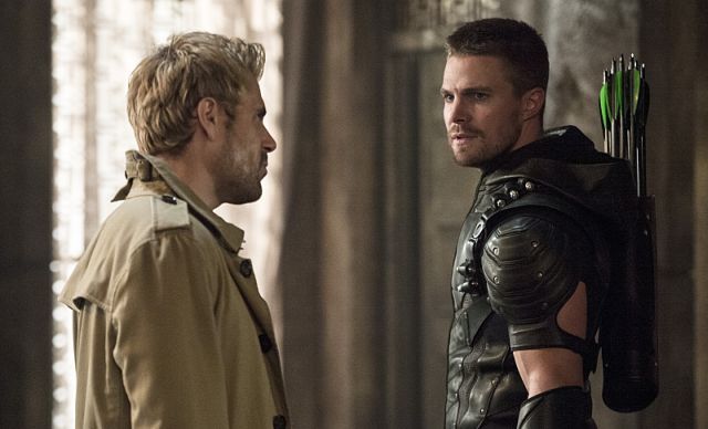 Arrow | Constantine alerta Oliver Queen no clipe do novo episódio
