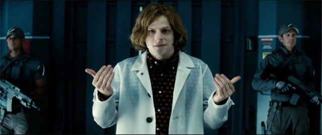 As piadinhas, a psicose e frases de efeito de Lex Luthor