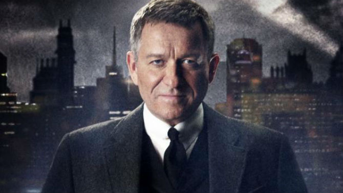 Gotham | Ator espera que Alfred tenha interesse amoroso na temporada final