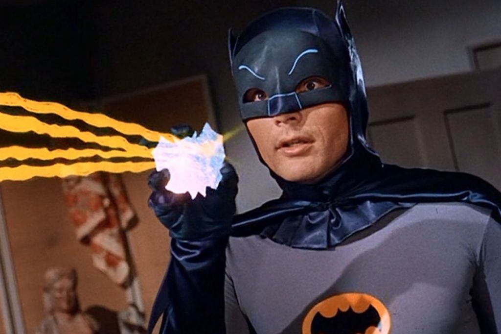 Adam West como o Batman