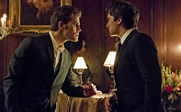 The Vampire Diaries | Criadora da série analisa a delicada relação dos irmãos Salvatore