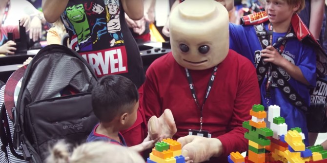 O LEGO humano na Comic-Con