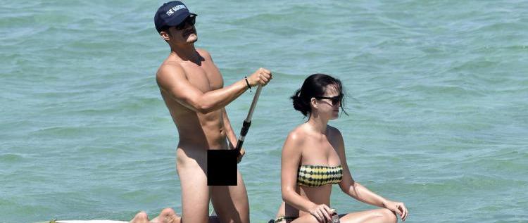 Orlando Bloom na praia com Katy Perry