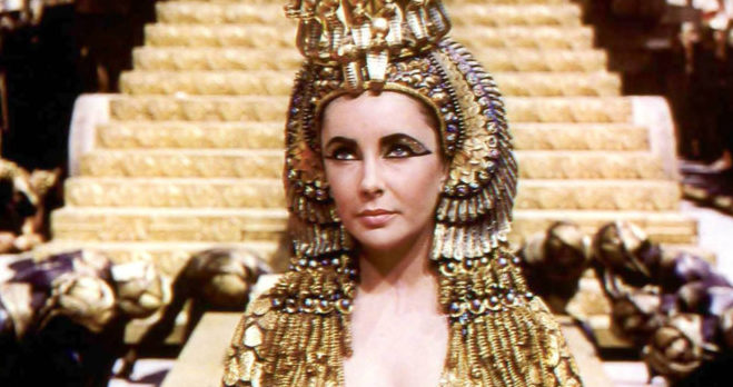 Elizabeth Taylor no famosamente fracassado Cleópatra (1963)