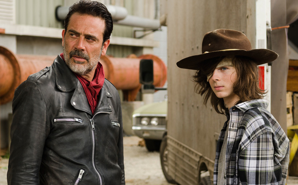 Negan e Carl em The Walking Dead