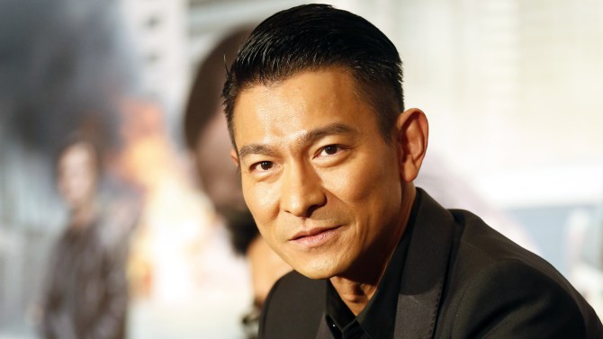 Andy Lau se acidenta em filmagem após cair de cavalo