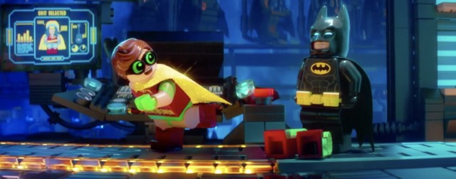 LEGO Batman: O Filme | Robin escolhe seu uniforme no primeiro clipe