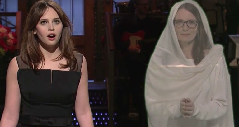 Tina Fey surge como holograma da Princesa Leia e surpreende Felicity Jones no Saturday Night Live