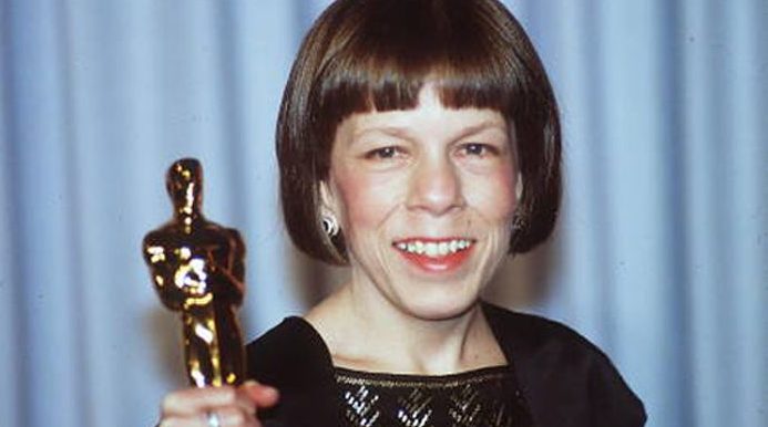 Linda Hunt com seu Oscar