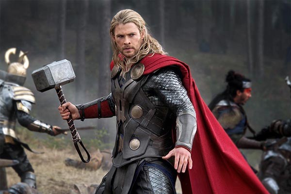 Thor com Mjölnir