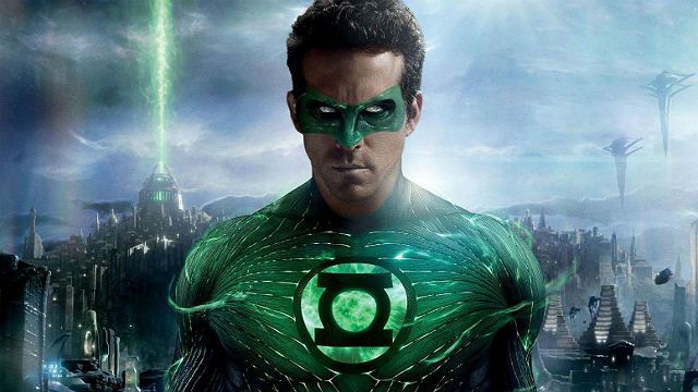 Ryan Reynolds  como Lanterna Verde