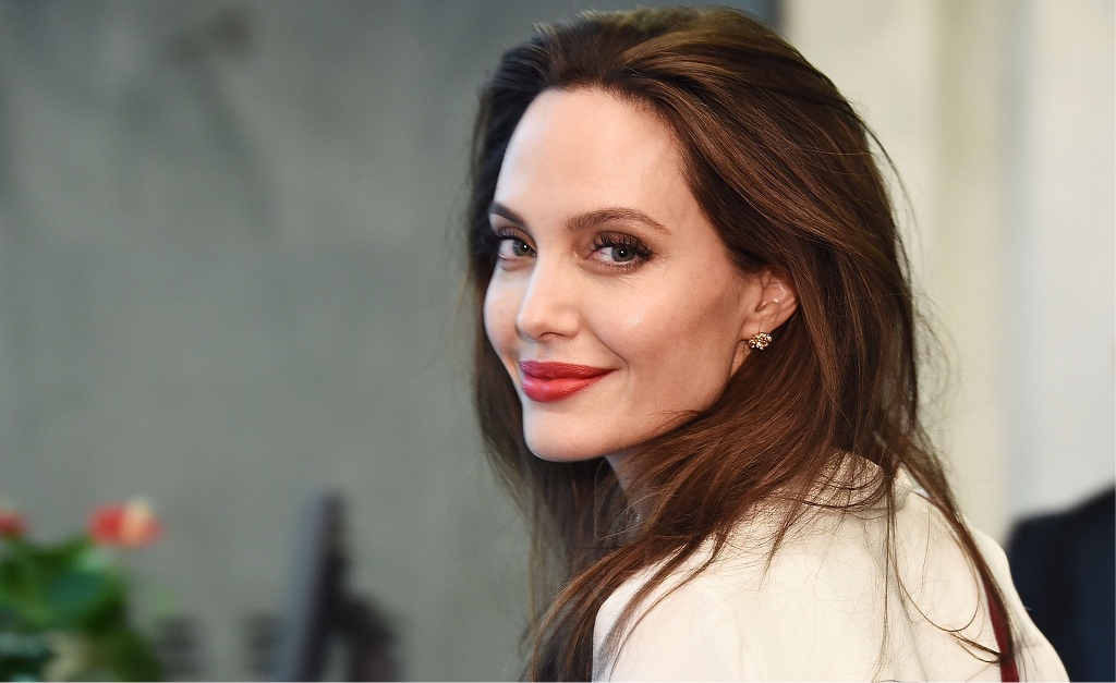 Treta em Hollywood: Angelia Jolie teria inveja da esposa de George Clooney