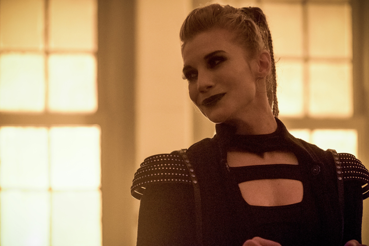 The Flash -- "Don't Run" -- Image Number: FLA409a_0087b.jpg -- Pictured: Katee Sackoff as Amunet Black -- Photo: Katie Yu/The CW -- ÃÂ© 2017 The CW Network, LLC. All rights reserved.